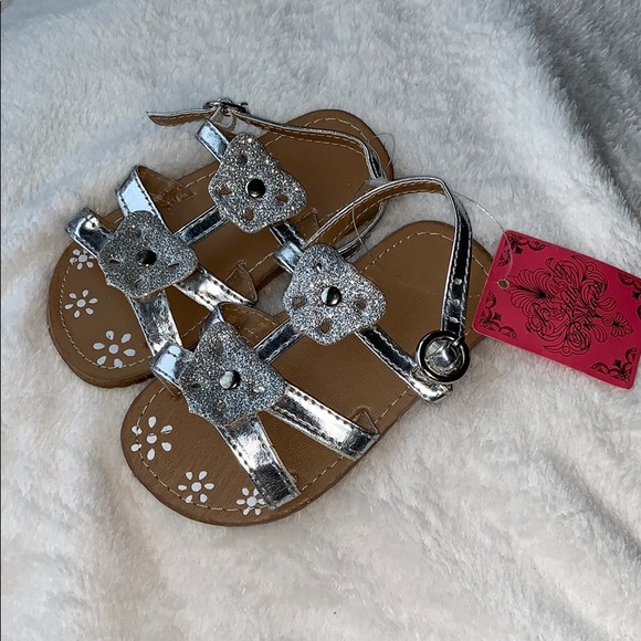 Toddler Girl Silver sandals. - Picture 2 of 3